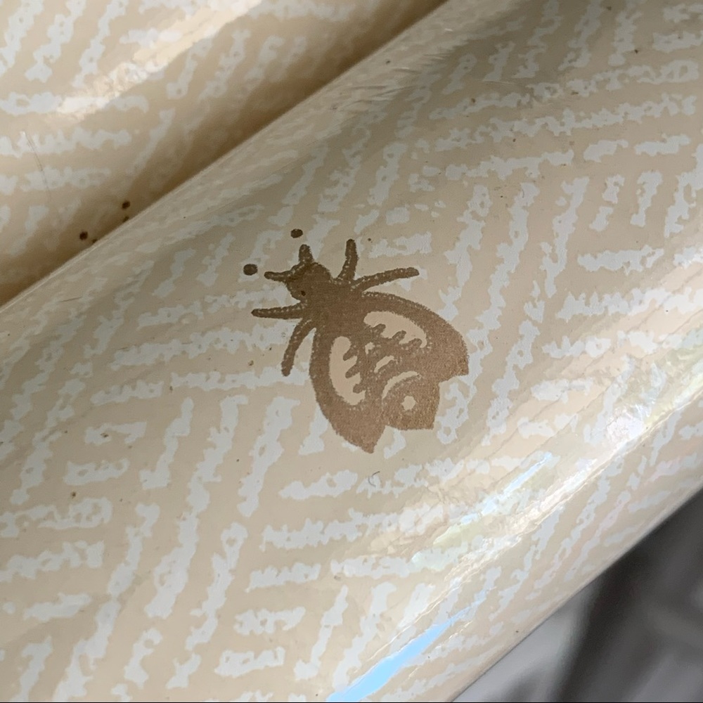 ❤️480 sq ft❤️Carey Lind Designer Wallpaper❤️8 Rolls❤️Queen Bee Design